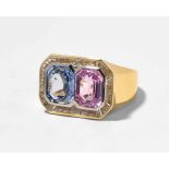Saphir-Diamant-Ring Italien. 750 Gelbgold. Schulterring mit 1 rosa- und 1 blauen Saphir zus. ca. 5.