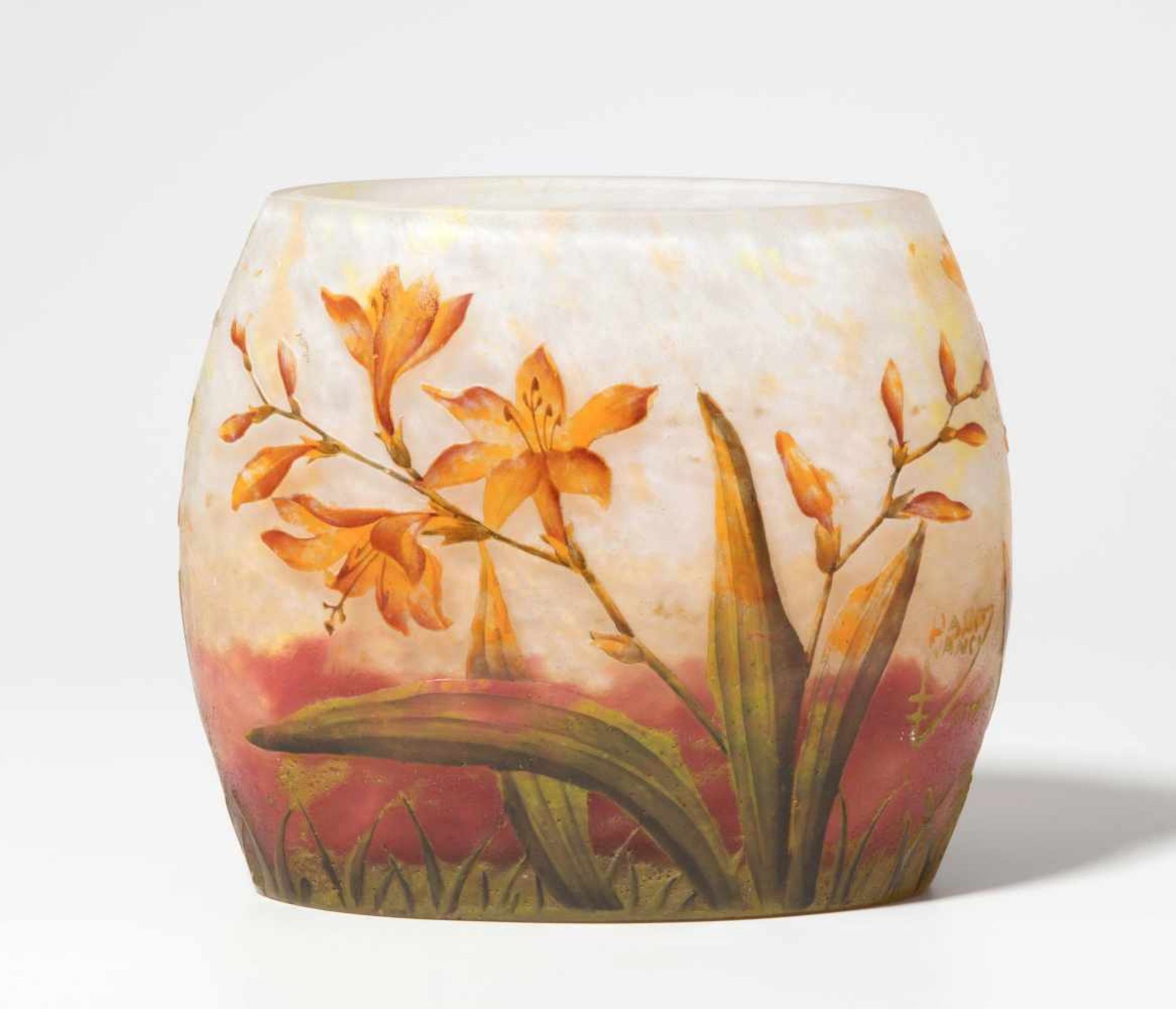 Vase, Daum Frères Um 1910. Nancy. Farbloses Glas mit milchigweiss-gelb-orangeroten