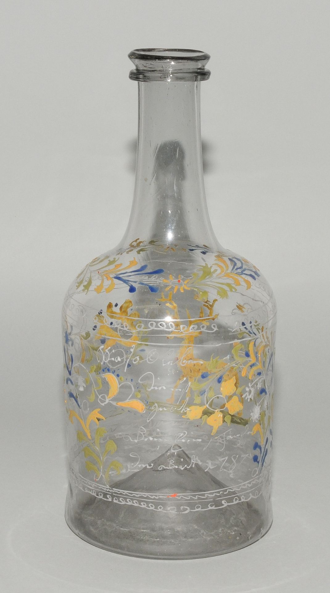 Flasche, alpenländisch Dat. 1787. Farbloses Glas, Emailmalerei: Hirsch, Blumenranken und Spruch - Bild 2 aus 3
