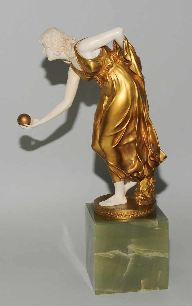 Walter Schott (Deutschland 1861–1938) Kugelspielerin. Vergoldete Bronze und Elfenbein ( - Image 2 of 13