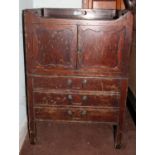 A George III Oak Tray Top Commode. 30in (h) x 21in (w) x 21in (d).