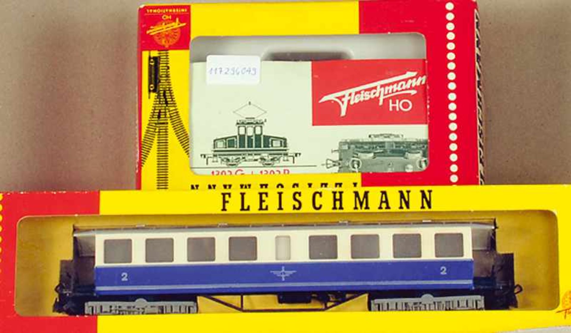 FLEISCHMANN Personenzug "Edelweiß" Lok 1302 z, 2 Personenwagen, sehr gut, im OKT.