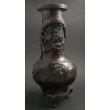 Bronze Prunkvase Schwere Vase auf dreifüßiger Basis, runder Bauch, zylindrischer Hals, H. 36 cm,