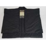 Japanische Textilien, Haori Länge 101 cm, Ärmelbreite 132 cm, Schulterbreite 66 cm. Kimono-