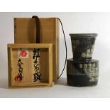 Keramik, Vase, Daguji, Michiko geb. 1933 H. 16,5 cm. Schwere dickwandige Vase mit zylindrischem