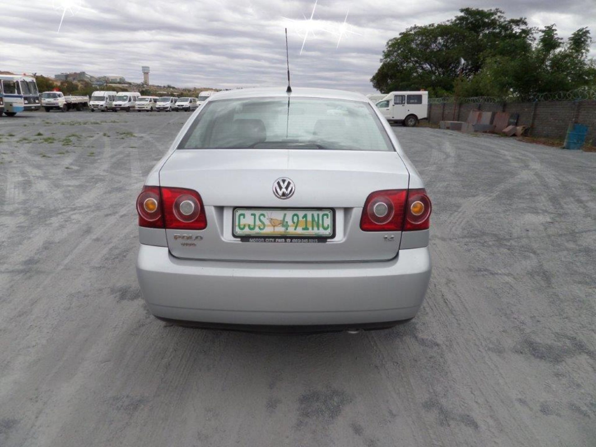 2011 Volkswagen Polo Vivo 1.6 - Image 5 of 9