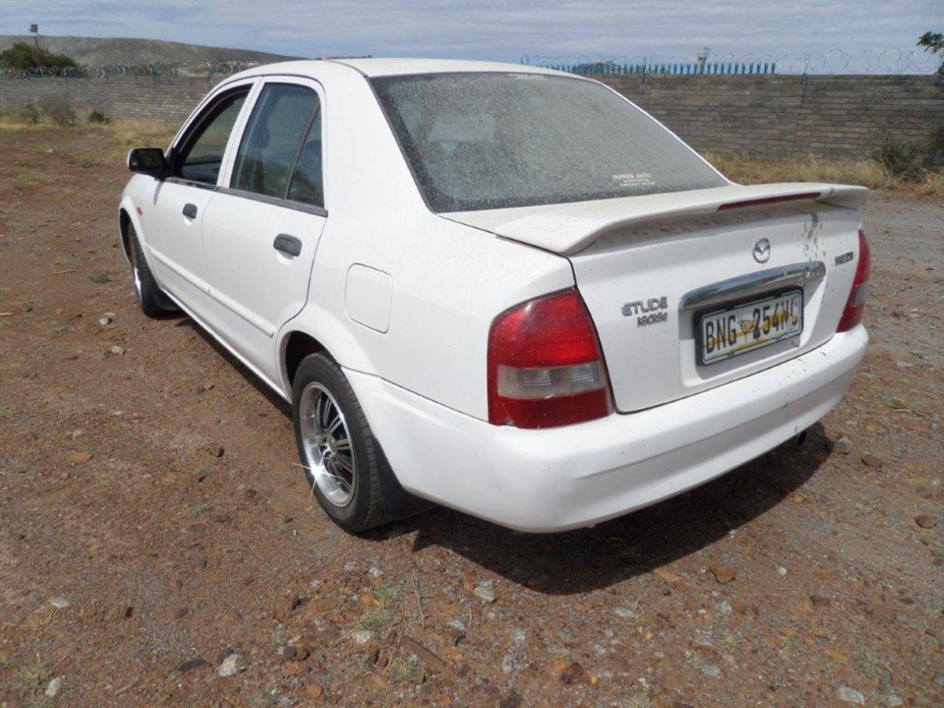 2002 Mazda Etude 1.8 I SE Sedan - Image 2 of 9