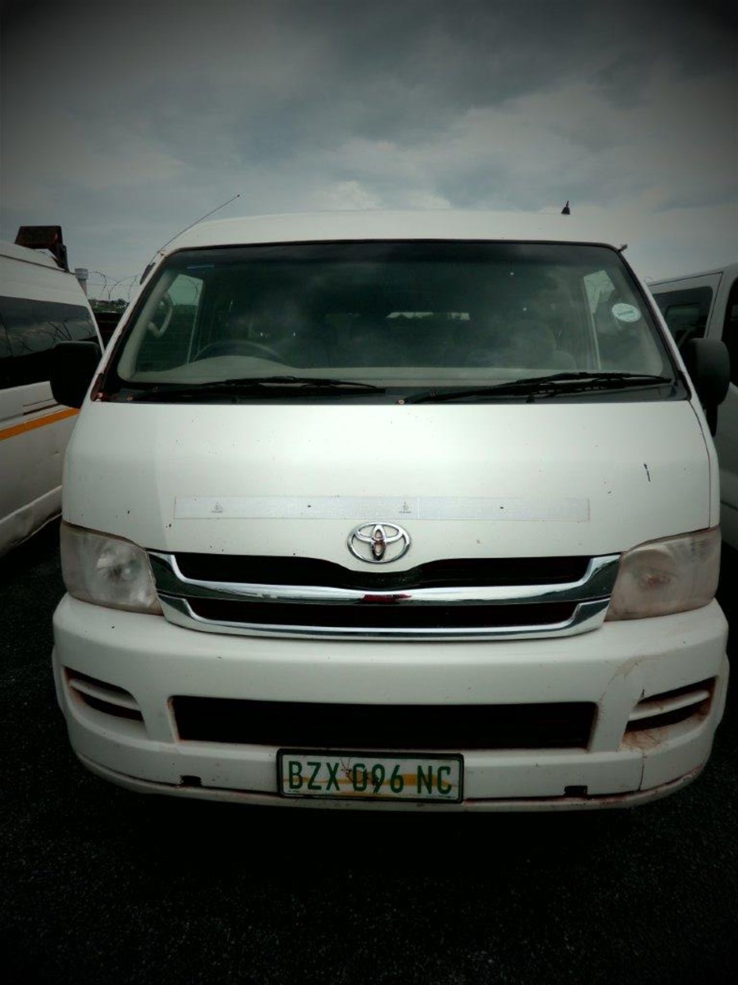 2009 Toyota Quantum (10Seater) - Image 2 of 8