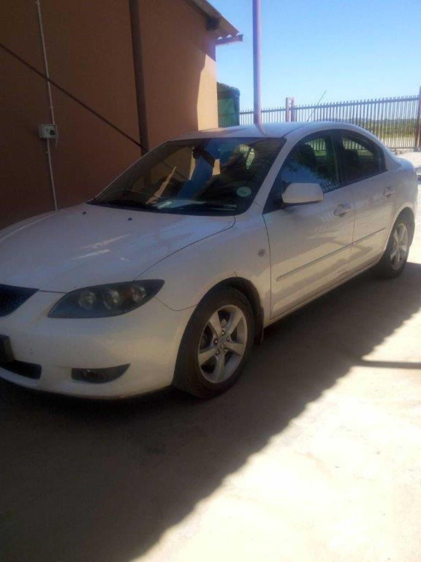 2005 Mazda 3 1.6 Sedan - Image 2 of 8