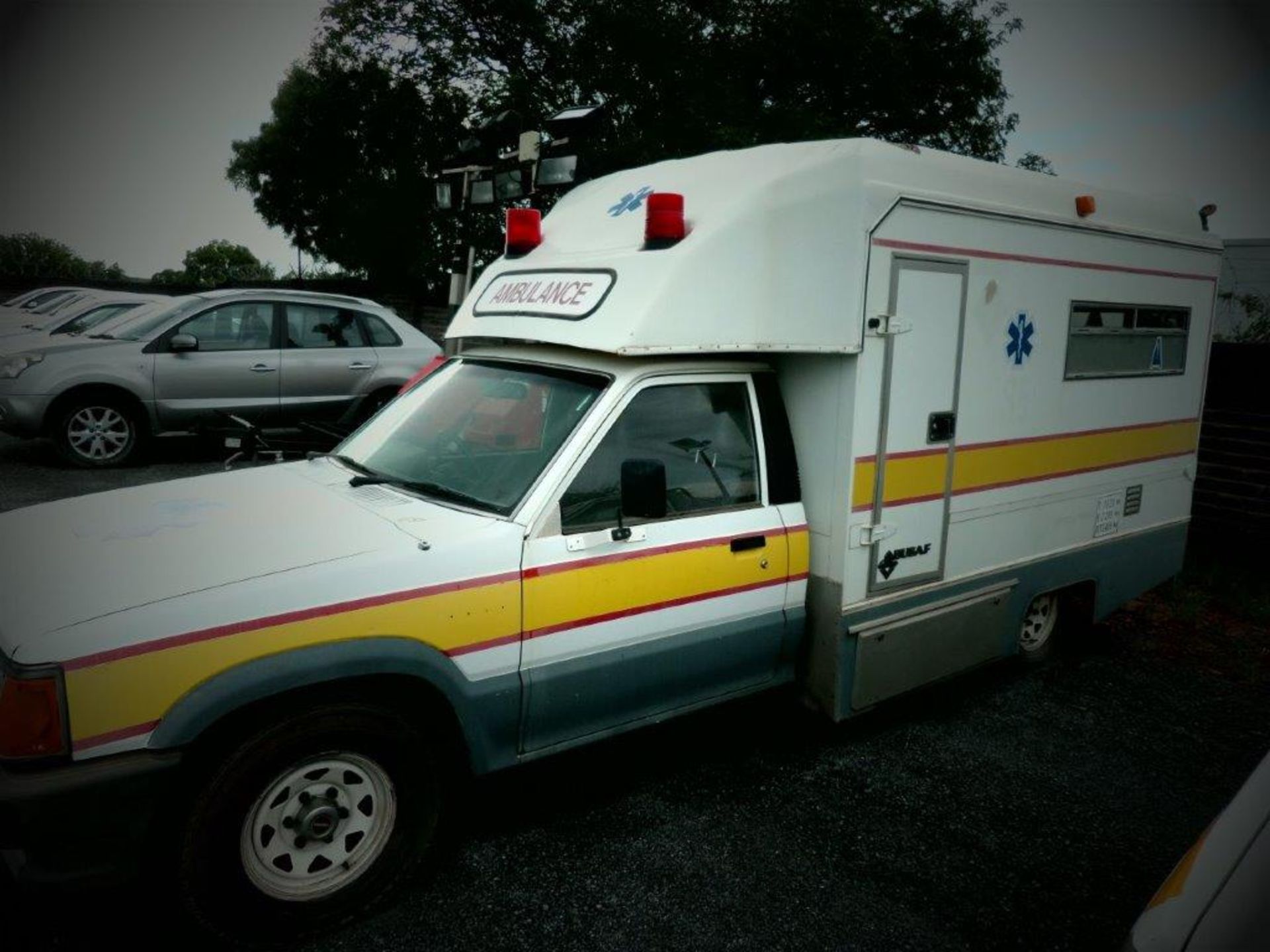 1990 Mazda Ambulance 3.0L - Image 5 of 16