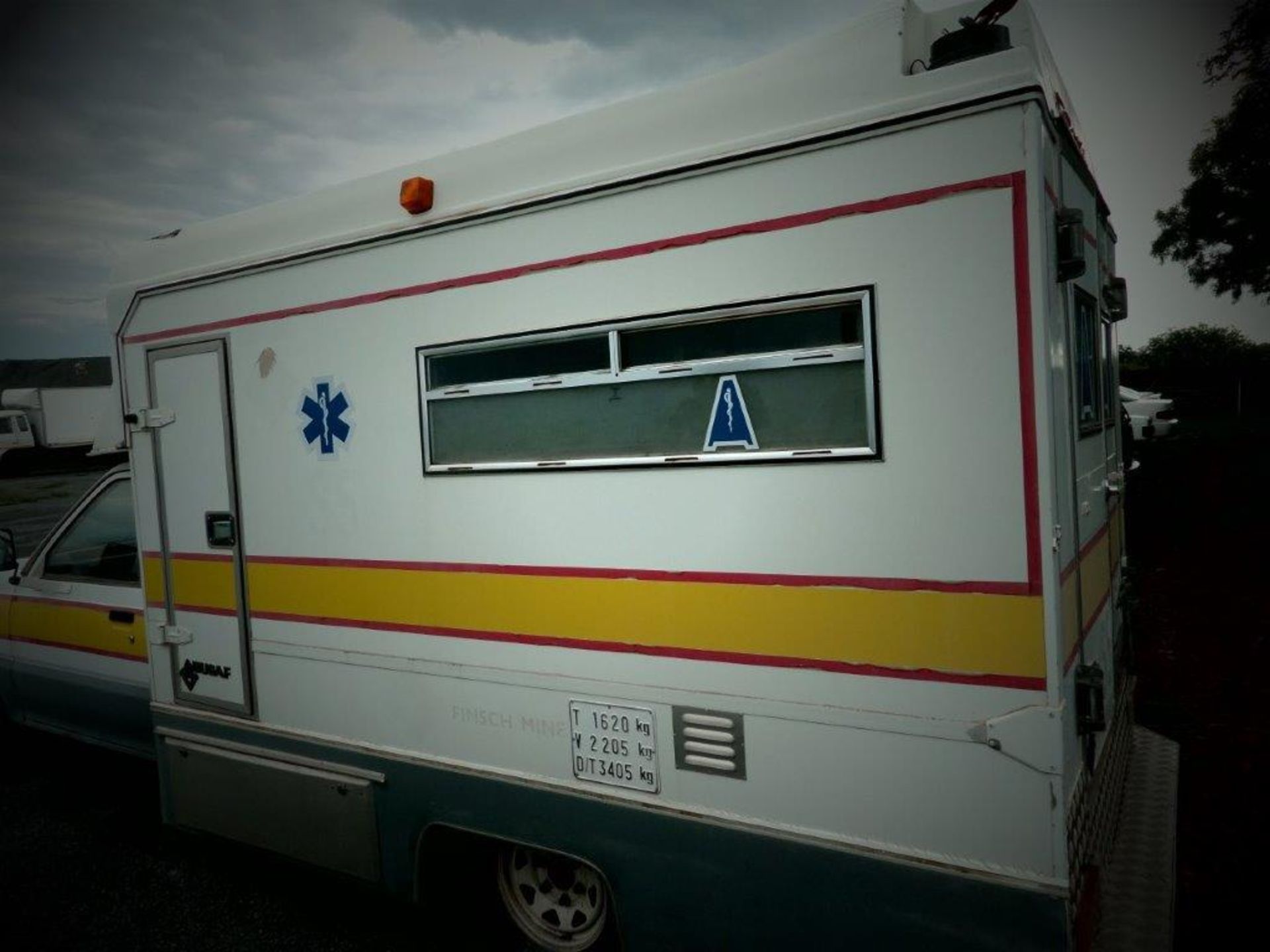 1990 Mazda Ambulance 3.0L - Image 6 of 16