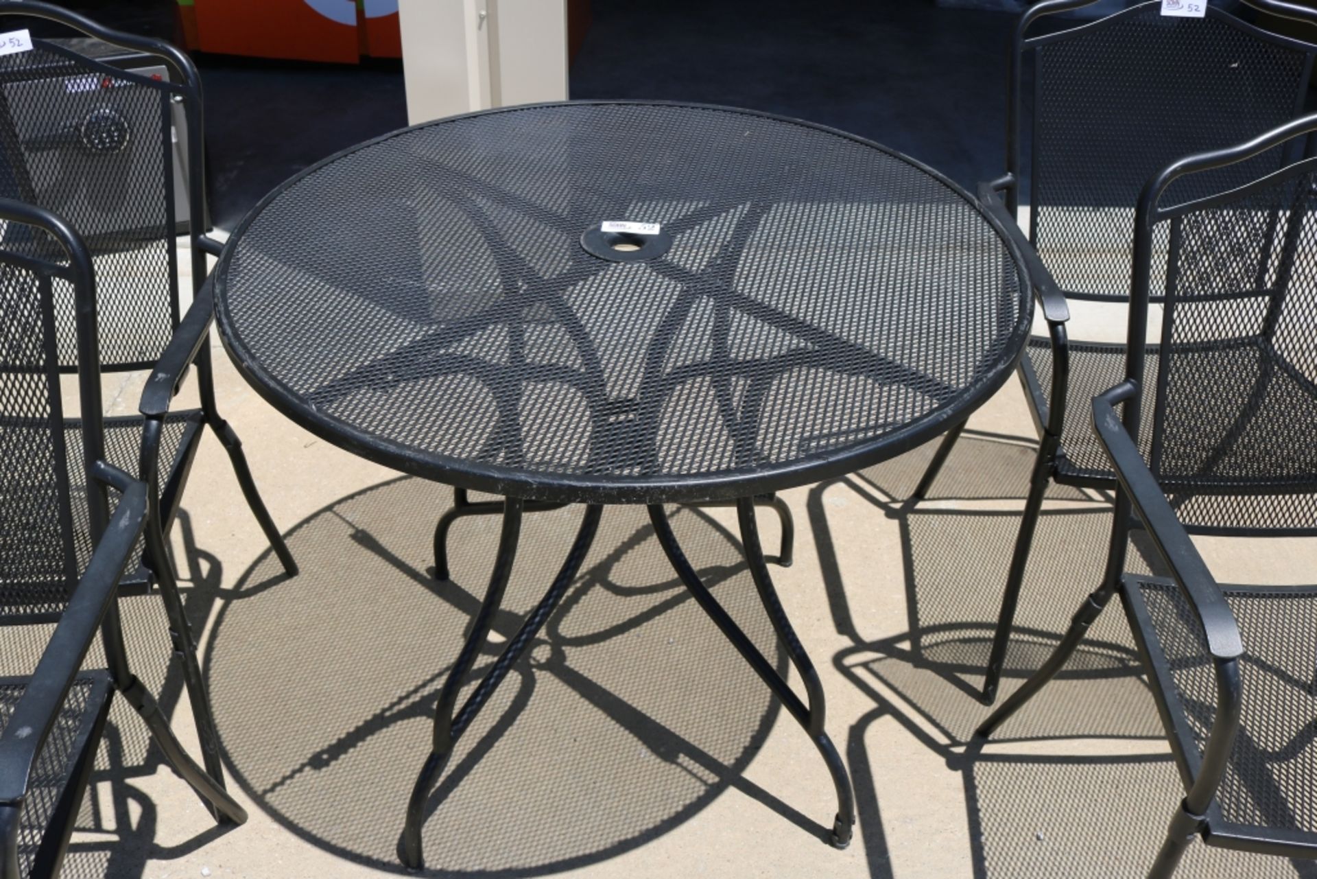 Round Metal Patio Table & 4 Chairs - Bild 2 aus 4