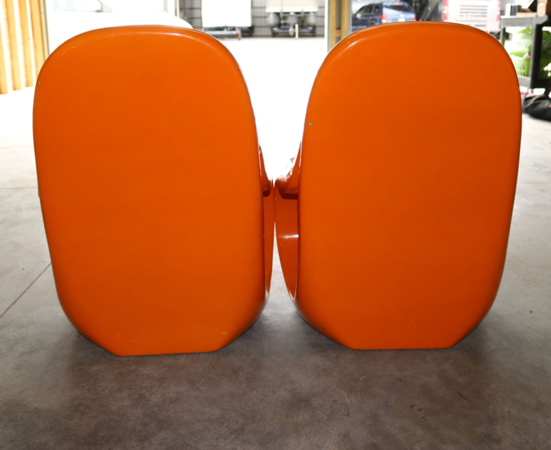 Two Small Hard Plastic Chairs - Bild 3 aus 4