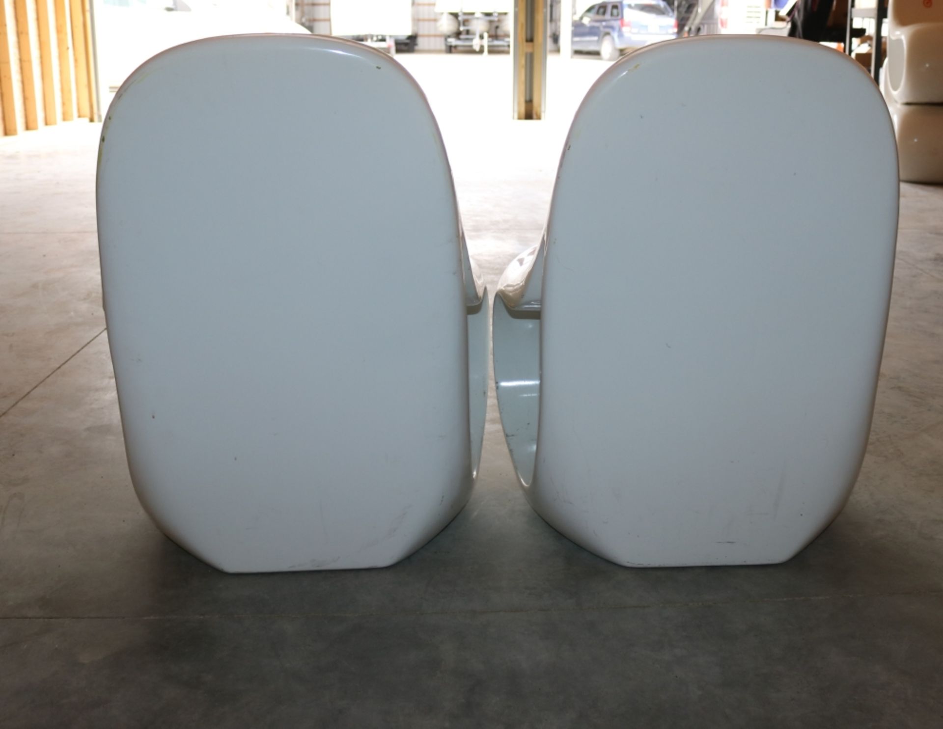 Two Small Hard Plastic Chairs - Bild 3 aus 4