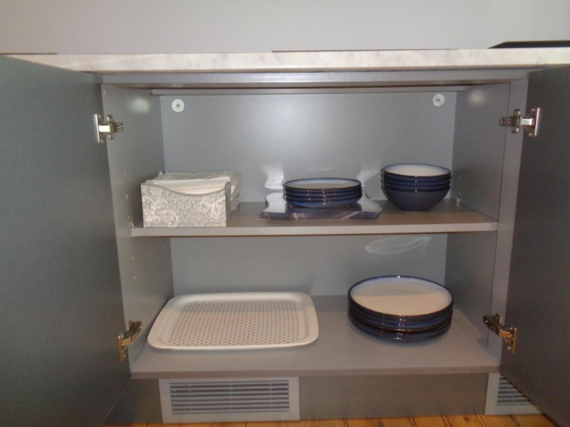 LOT OF: FIRST FLOOR CONFERENCE ROOM PLACE SETTINGS, FLATWARE, CADDY, GLASSES, TRAY - Image 2 of 7