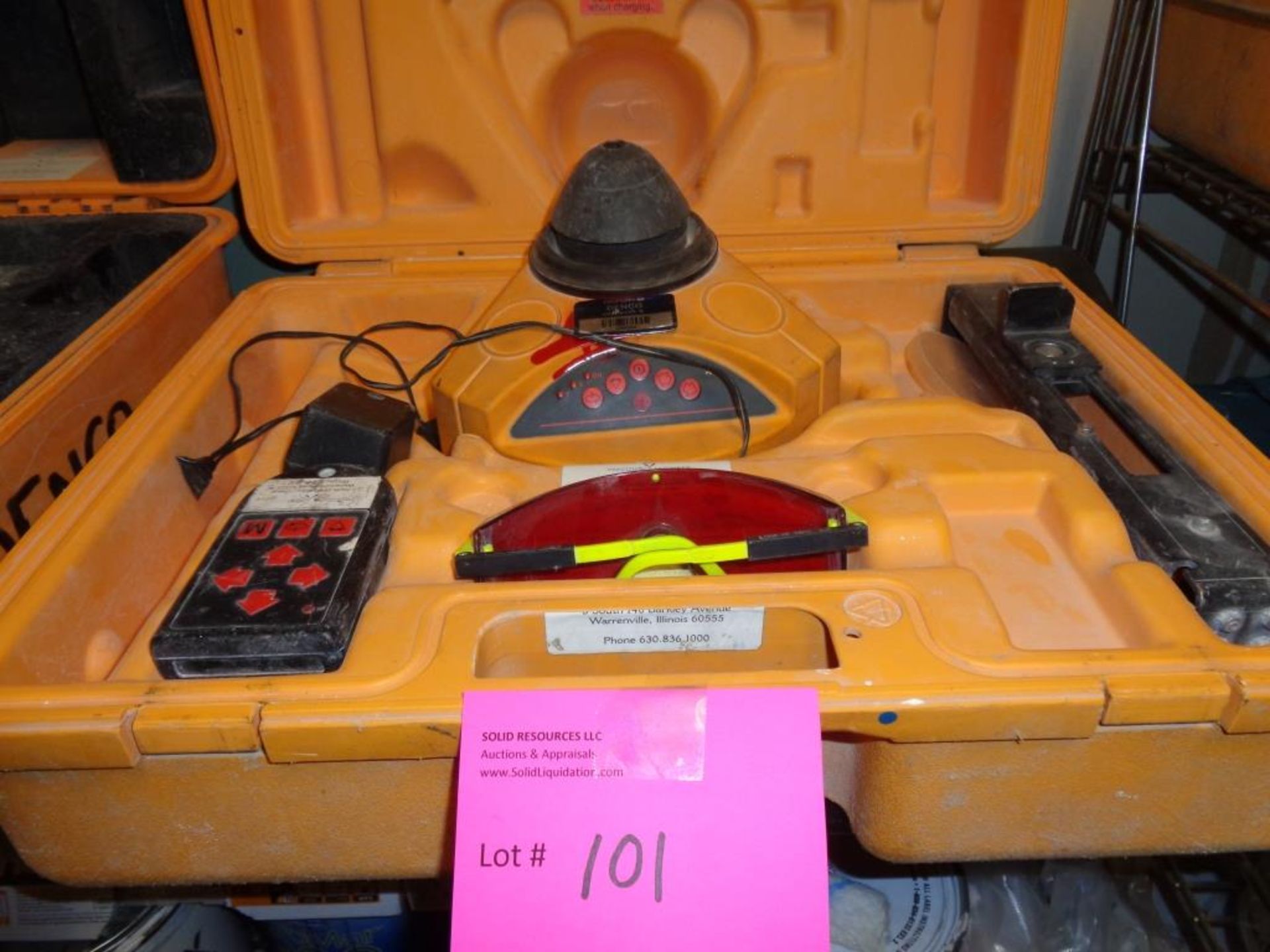 SPECTRA PHYSICS ROTARY LASER LEVEL 1452XL, WITH BATTERIES AND REMOTE, IN CASE