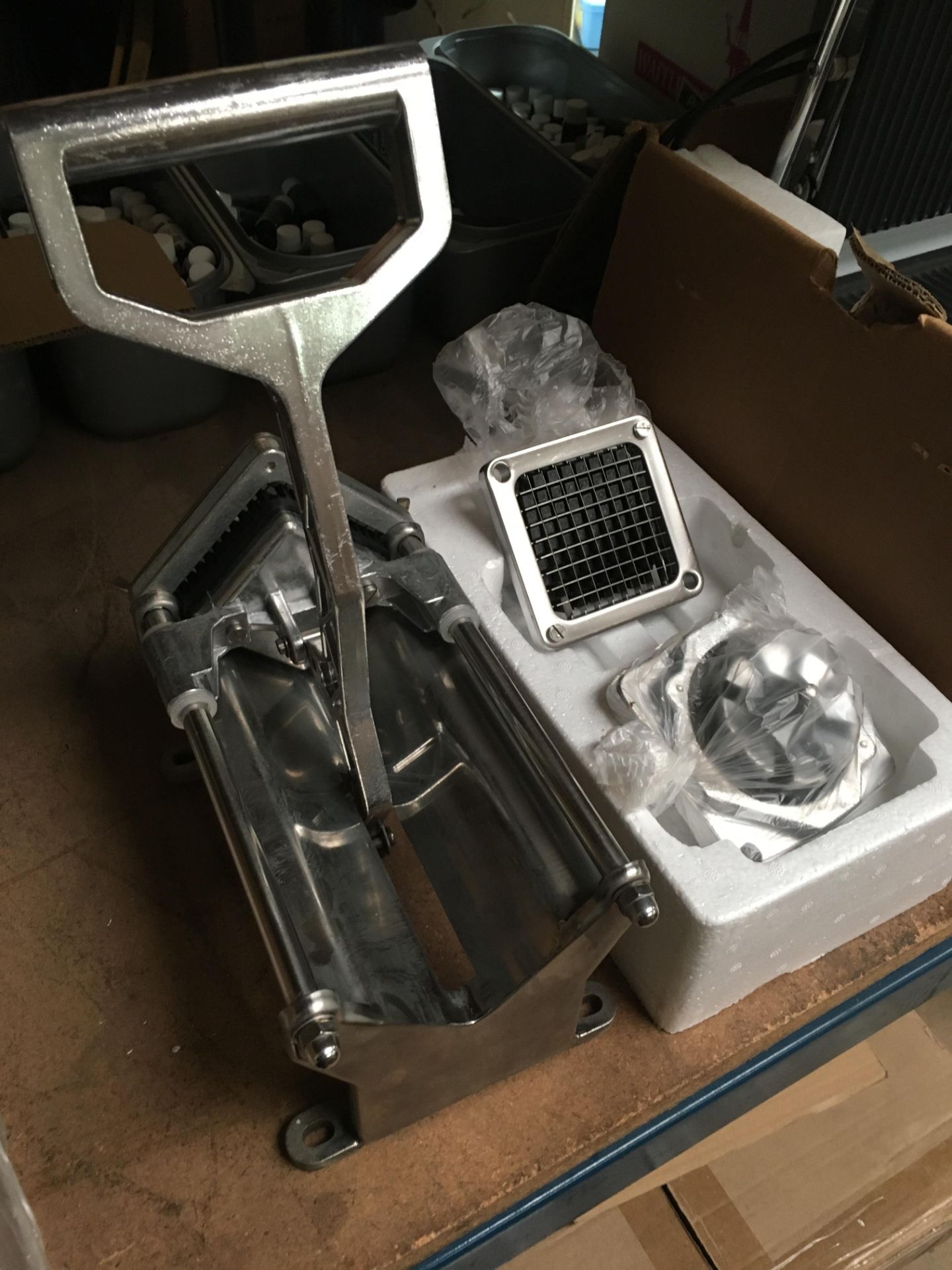 New Hand Chipper with 4 Blades Boxed