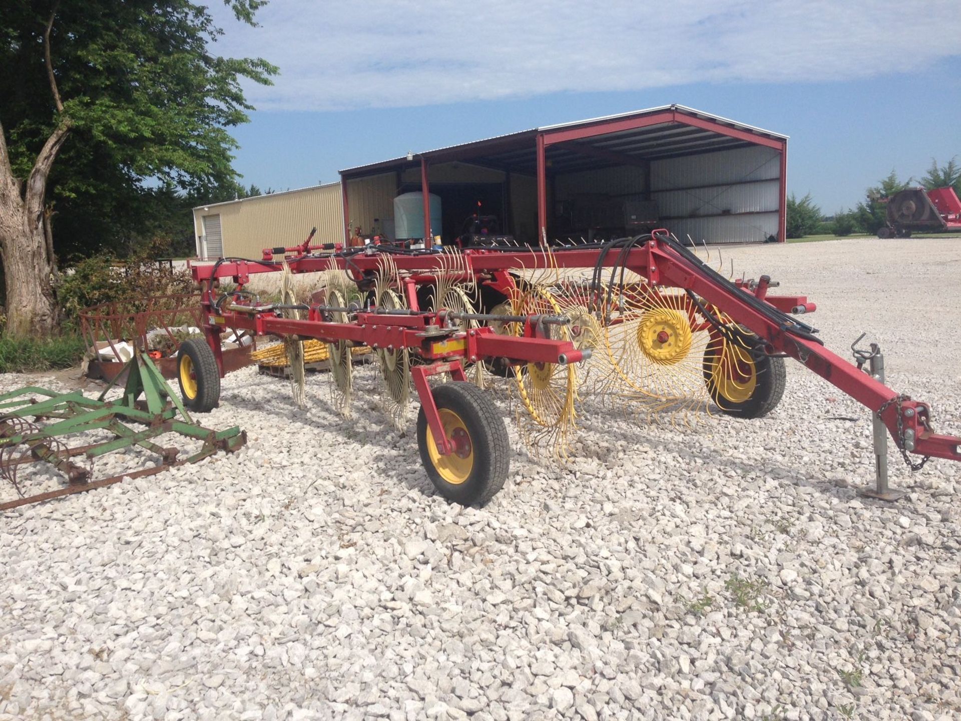 2010 New Holland HT 152 10-wheel rake - Image 2 of 2