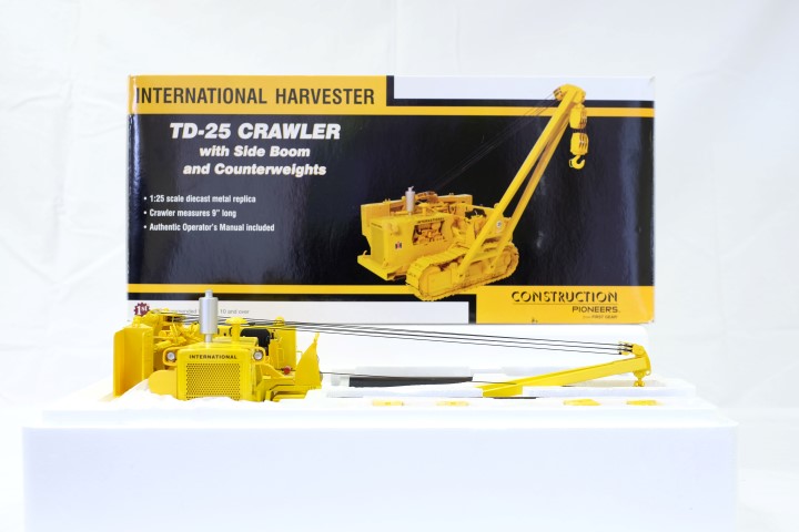 First Gear International Harvester TD-25 Crawler With Side Boom & Counterweights 40-0126 1:25