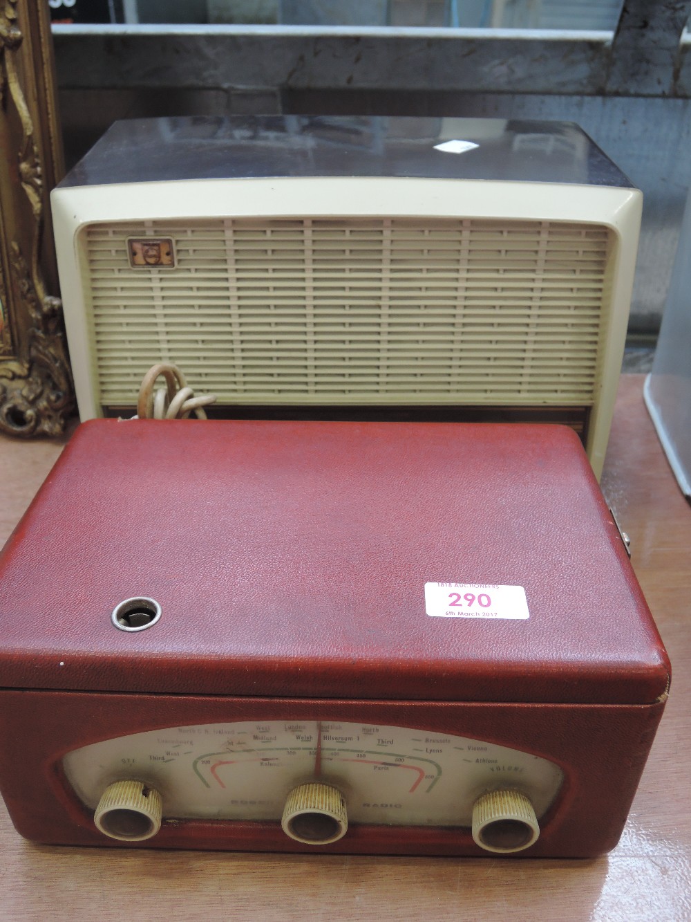 A vintage Roberts RTI transistor radio and a Philips 1510