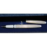 A Sheaffer Lady fountain pen, 10 skipset