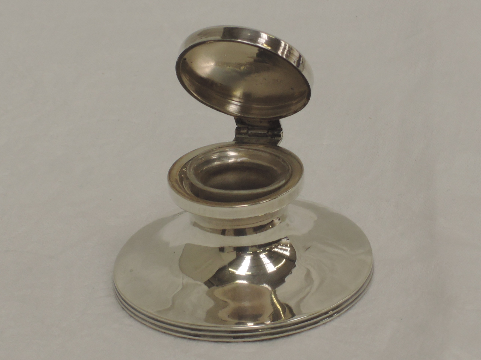 A small Edwardian silver capstan ink well, Birmingham 1909, William Aitken - Image 2 of 2