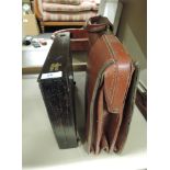 A vintage style gentlemans satchel case with burgundy handle