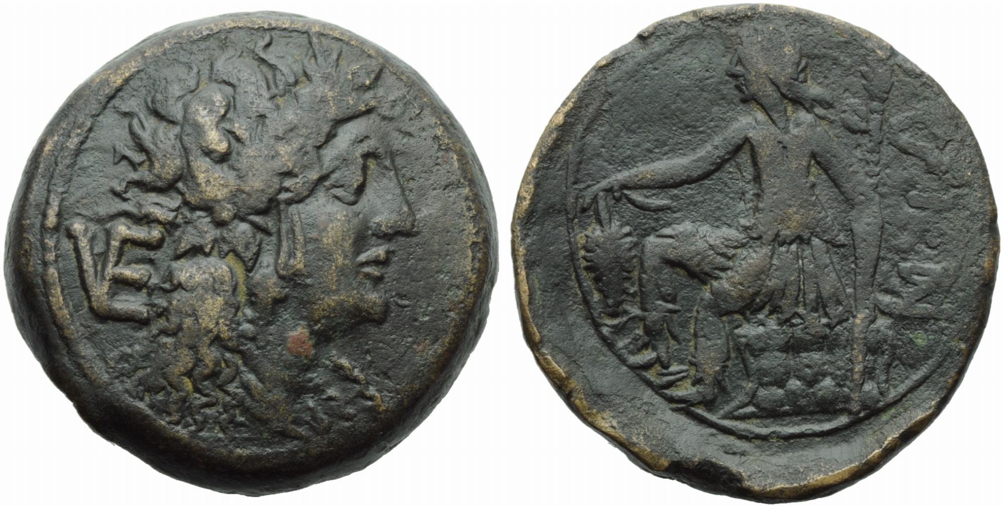 Apulia, Venusia, Nummus, c. 210-200 BC; AE (g 29,29; mm 34; h 11); Head of Dionysios r., wearing ivy