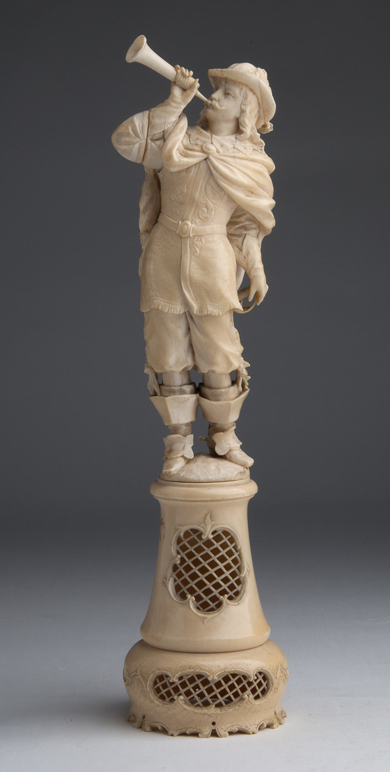 A carved ivory figure of a bugler - France, 18th / 19th Century; ; on a ivory base. 29 cm, 11 27/