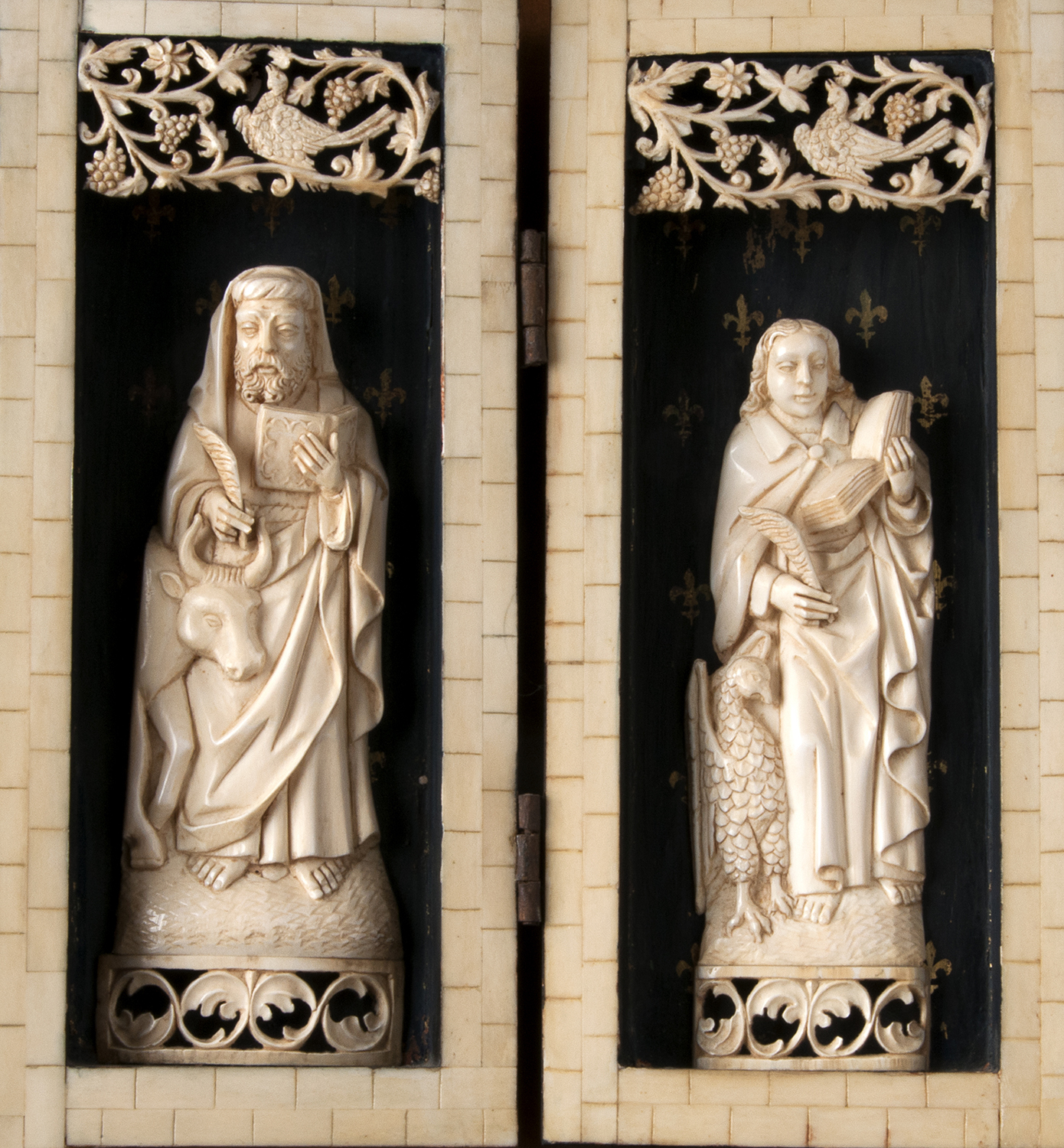 "Virgin and Child with the four Evangelists". A carved ivory triptych - France, 19th Century ; ; ( - Image 3 of 5