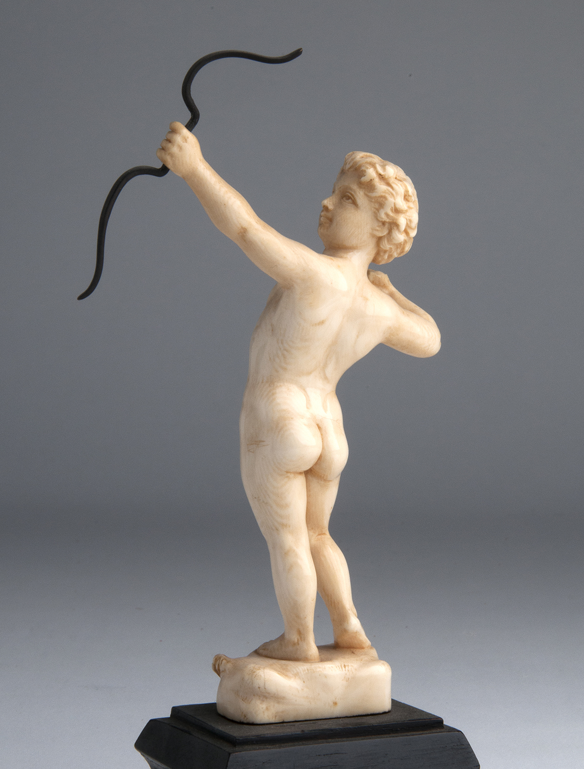 “Cupid”. A carved ivory figure depicting Cupid while shooting an arrow - France, 19th Century; ; - Image 4 of 5