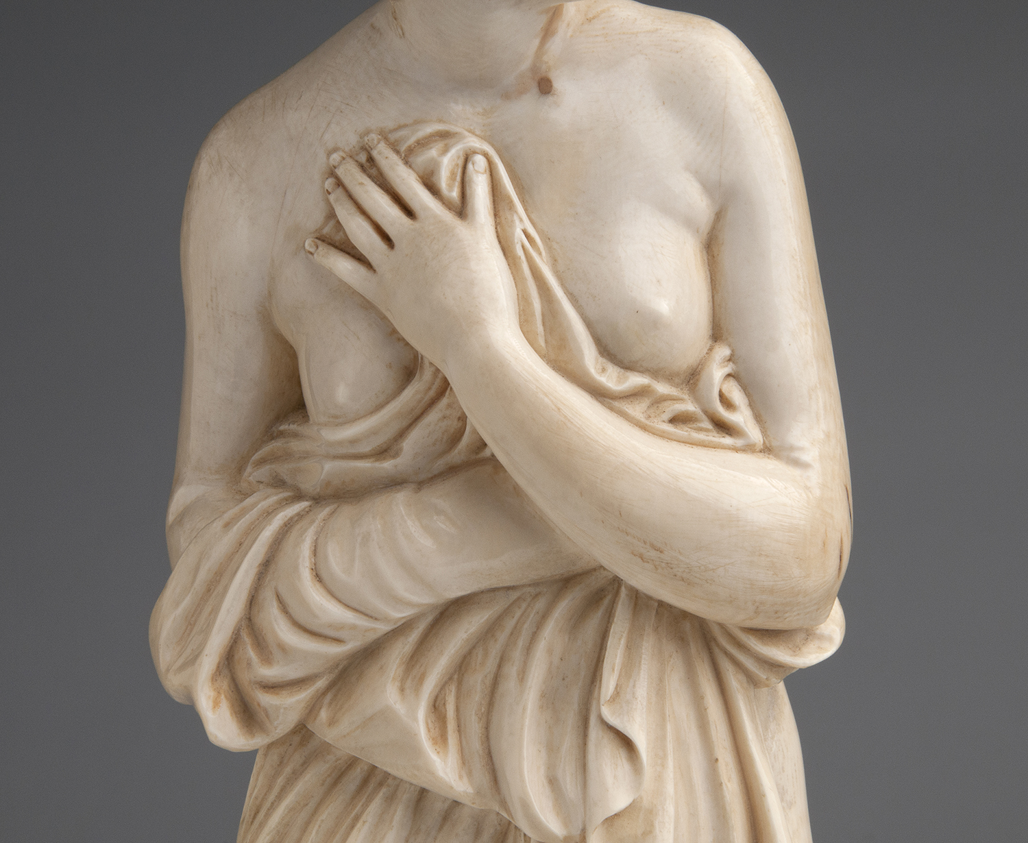 "Aphrodite Pudica". A carved ivory figure - France, 19th Century; ; 36.7 cm, 14 29/64 in high - Image 7 of 9