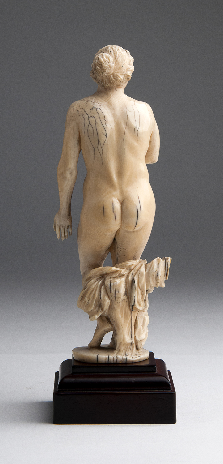 "Venus". A carved ivory - possibly Portugal, 17th Century; ; on a wooden base. 20.5 cm, 8 5/64 in - Image 3 of 6