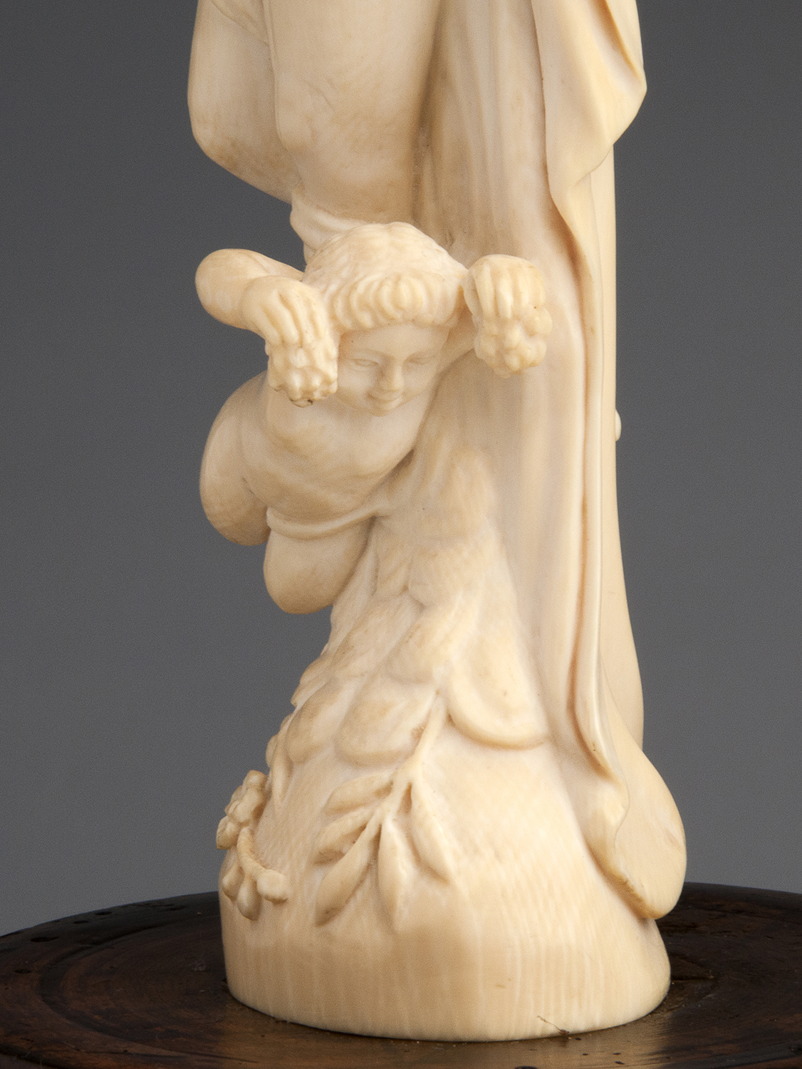 "Venus". A carved ivory Liberty figure - France, 19th Century; ; on a wooden base. 38.5 cm, 15 5/ - Image 8 of 8