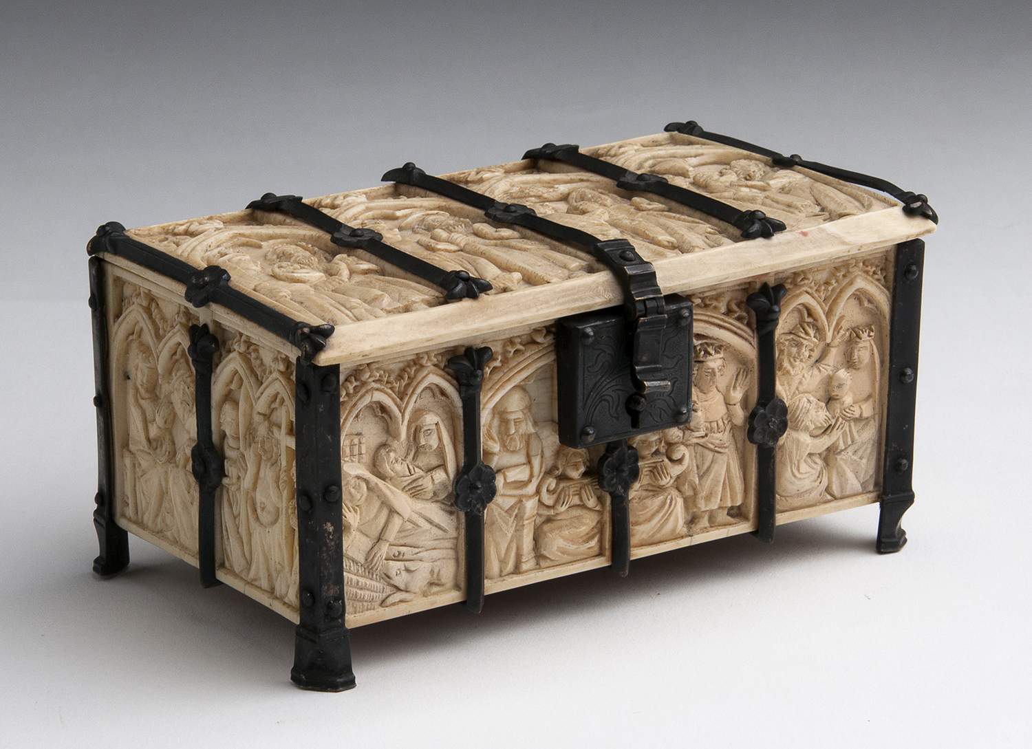 Casket with carved ivory panels depicting scenes from the Holy Scriptures - France, late 19th early;