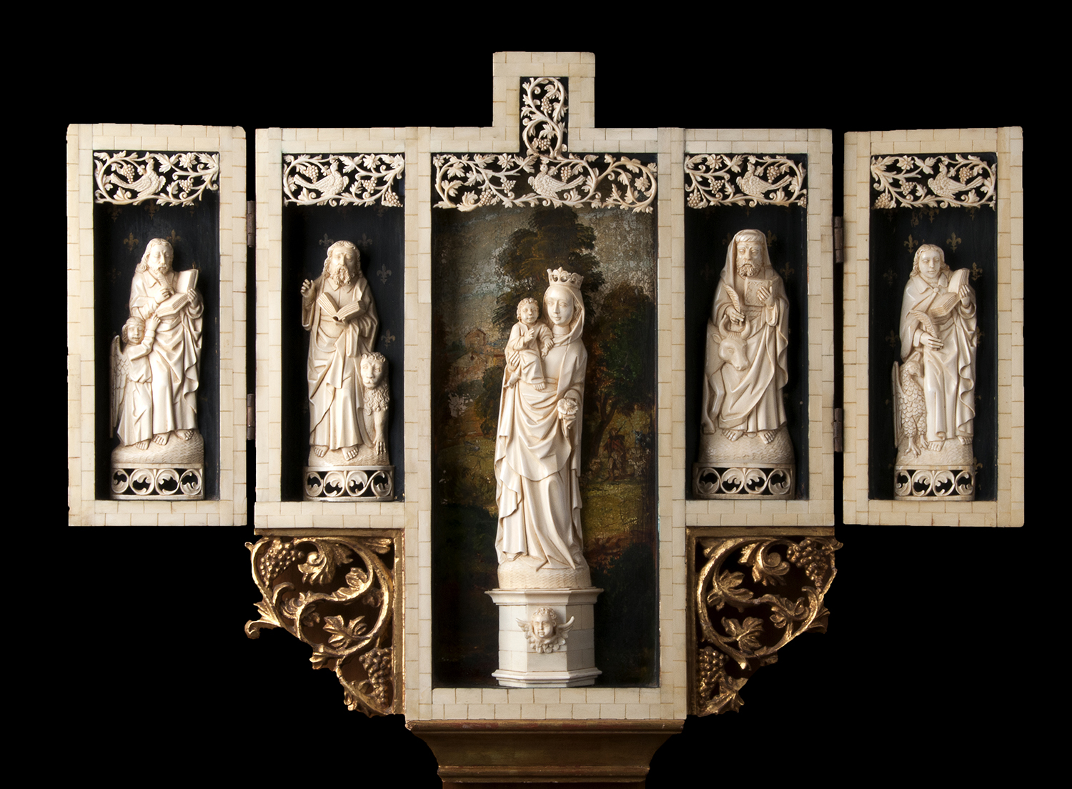 "Virgin and Child with the four Evangelists". A carved ivory triptych - France, 19th Century ; ; (