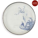 VIETNAM, Hue - XVIIIe/XIXe siècle Coupe en porcelaine décorée en bleu sous couverte d'un pêcheur