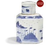 VIETNAM, Hue - XVIIIe/XIXe siècle Flacon de forme carrée en porcelaine décorée en bleu sous couverte