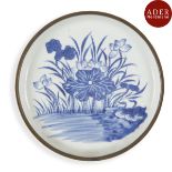 VIETNAM, Hue - XVIIIe/XIXe siècle Coupe en porcelaine décorée en bleu sous couverte d'un couple de