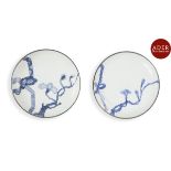 VIETNAM, Hue - XVIIIe siècle Deux soucoupes en porcelaine décorée en bleu sous couverte de d'une