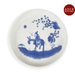 VIETNAM, Hue - XVIIIe siècle Coupelle en porcelaine décorée en bleu sous couverte de lettré sur sa