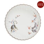 JAPON, Kakiemon - XVIIIe siècle Coupe polylobée en forme de chrysanthème dite kiku, en porcelaine