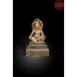 TIBET - XVIIe / XVIIIe siècle Statuette de Kubera en bronze à traces de dorure, assis en