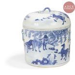 VIETNAM, Hue - XVIIIe / XIXe siècle Pot rond couvert en porcelaine décorée en bleu sous couverte