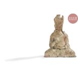 TIBET Statuette de lama en bois sculpté à traces de polychromie, assis en padmasana, la main