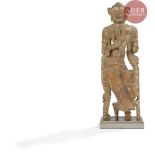 Inde - XIXe siècle Bois de char sculpté, femme debout, les genoux fléchis. (Accidents manques, et