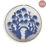 VIETNAM, Hue - Début XIXe siècle Coupe en porcelaine décorée en bleu sous couverte de saule