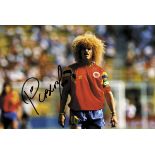 Autograph Football Columbia. Valderrama - Valderrama, Carlos - Farbfoto mit Originalsignatur von