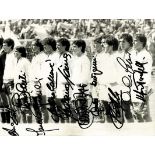 Autographs Football World cup 1982 Italy - Black-and-white press photo with 10 original signatures