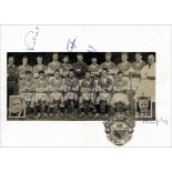 Autographs: Manchester United 1950s - Black-and-white magazine photo of Manchester United with